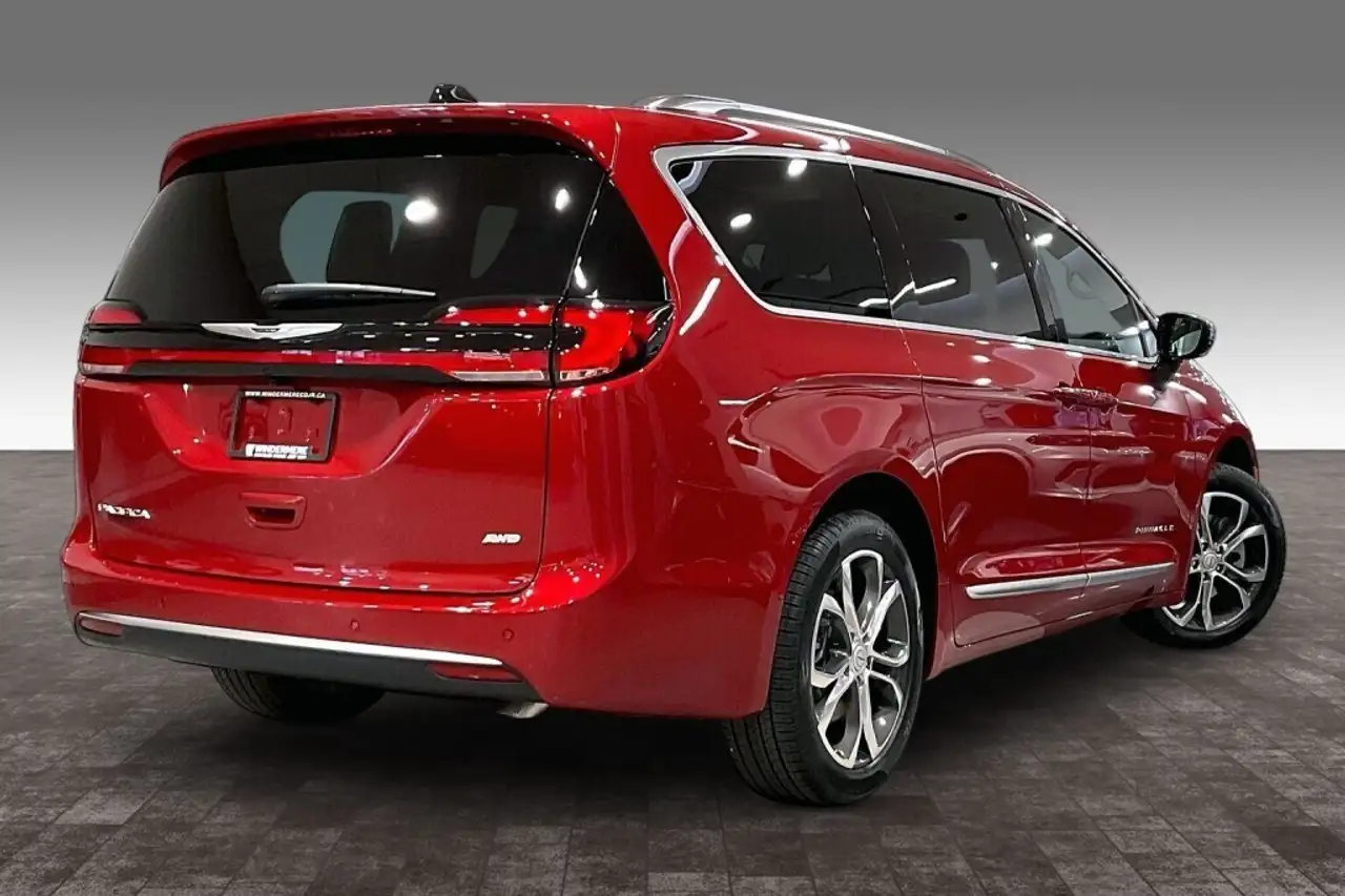 Chrysler Pacifica photo Chrysler Pacifica