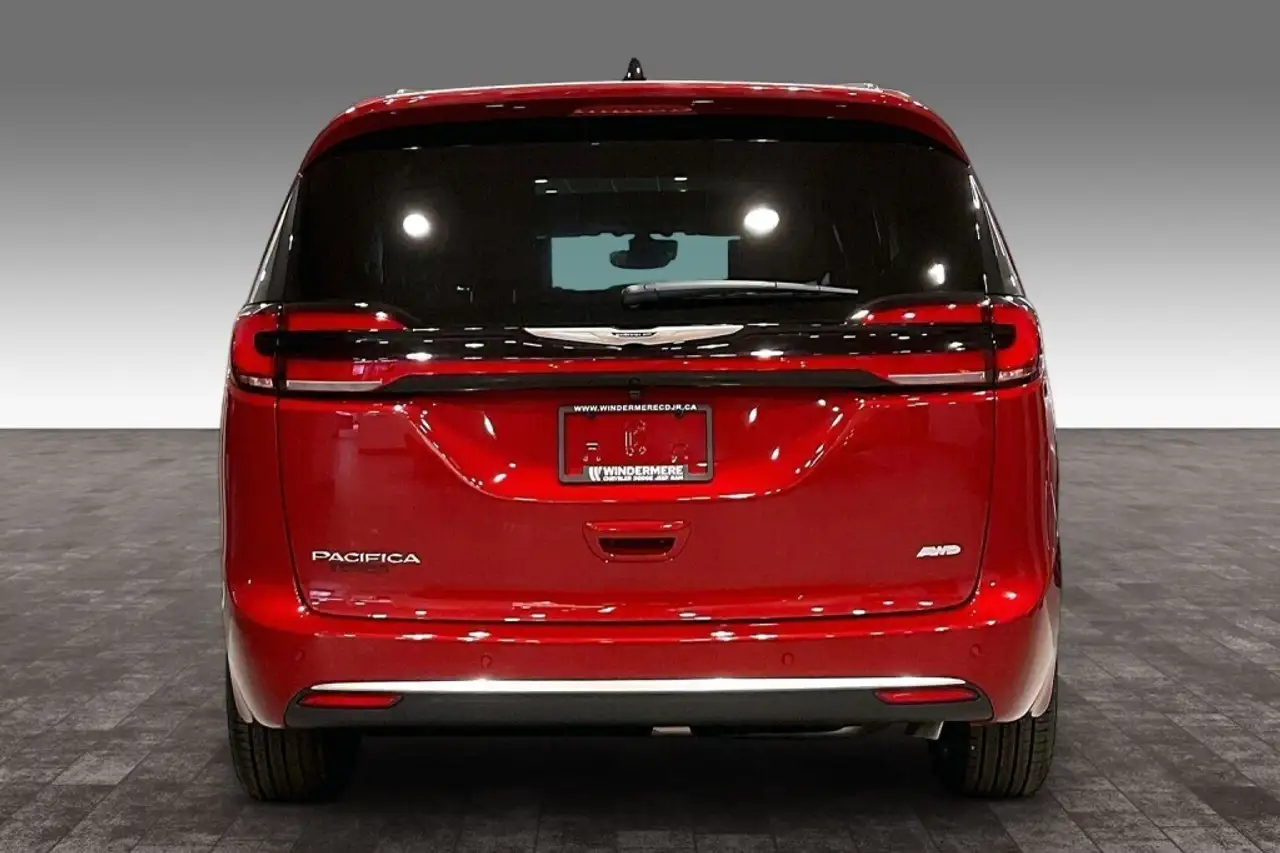 Chrysler Pacifica photo Chrysler Pacifica