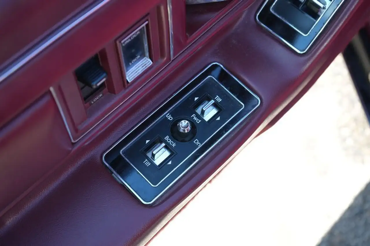 Cadillac Eldorado снимка Cadillac Eldorado