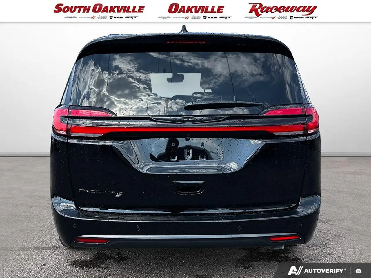 Chrysler Pacifica снимка Chrysler Pacifica