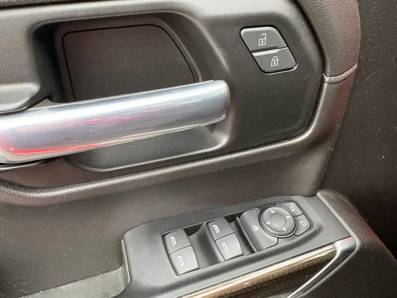 Chevrolet Silverado 1500 photo Chevrolet Silverado 1500