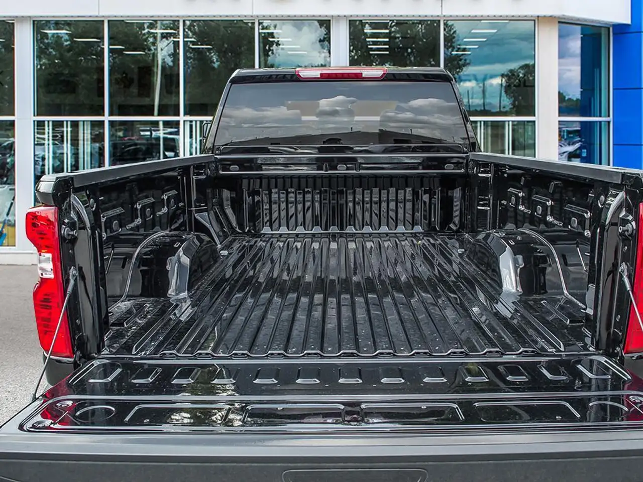 Chevrolet Silverado 2500 photo Chevrolet Silverado 2500