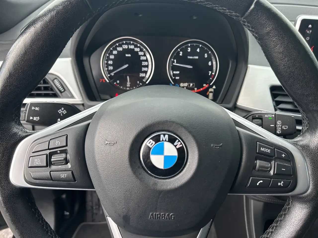 BMW X1 снимка BMW X1