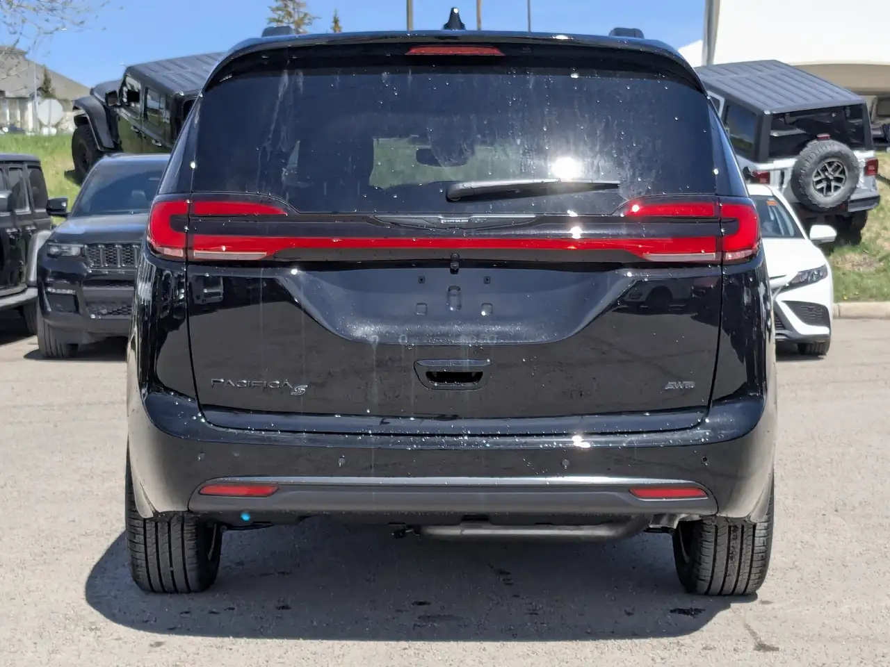 Chrysler Pacifica photo Chrysler Pacifica