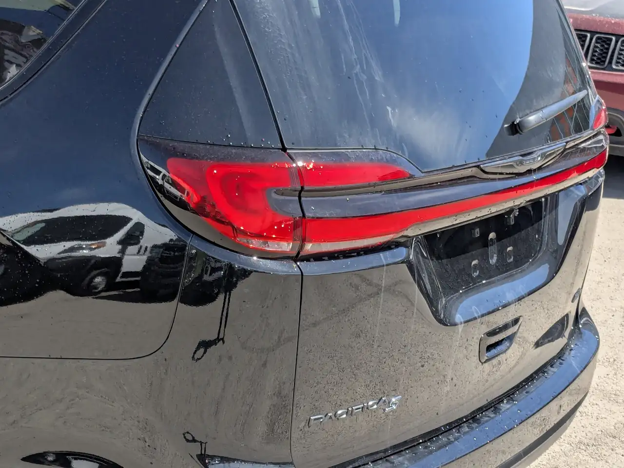 Chrysler Pacifica photo Chrysler Pacifica