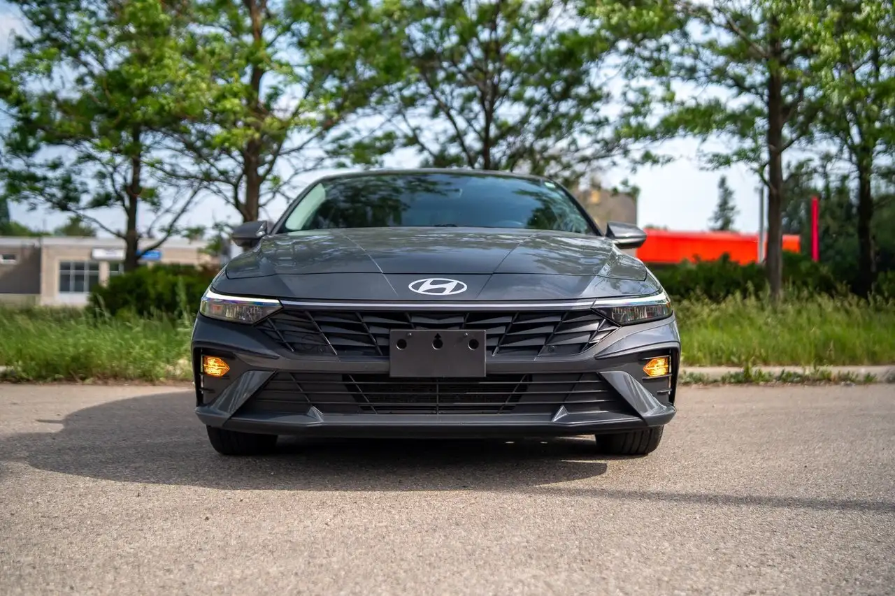 Hyundai ELANTRA photo Hyundai ELANTRA