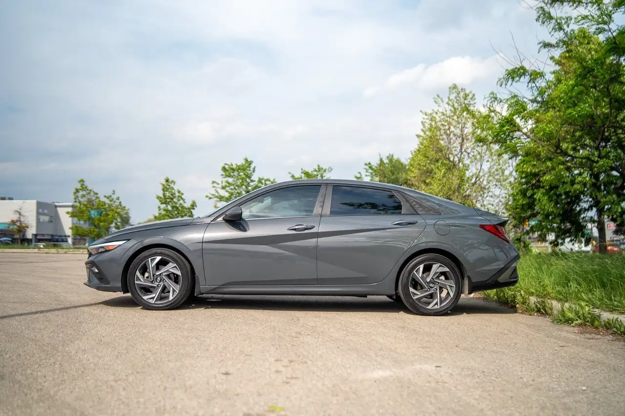 Hyundai ELANTRA photo Hyundai ELANTRA