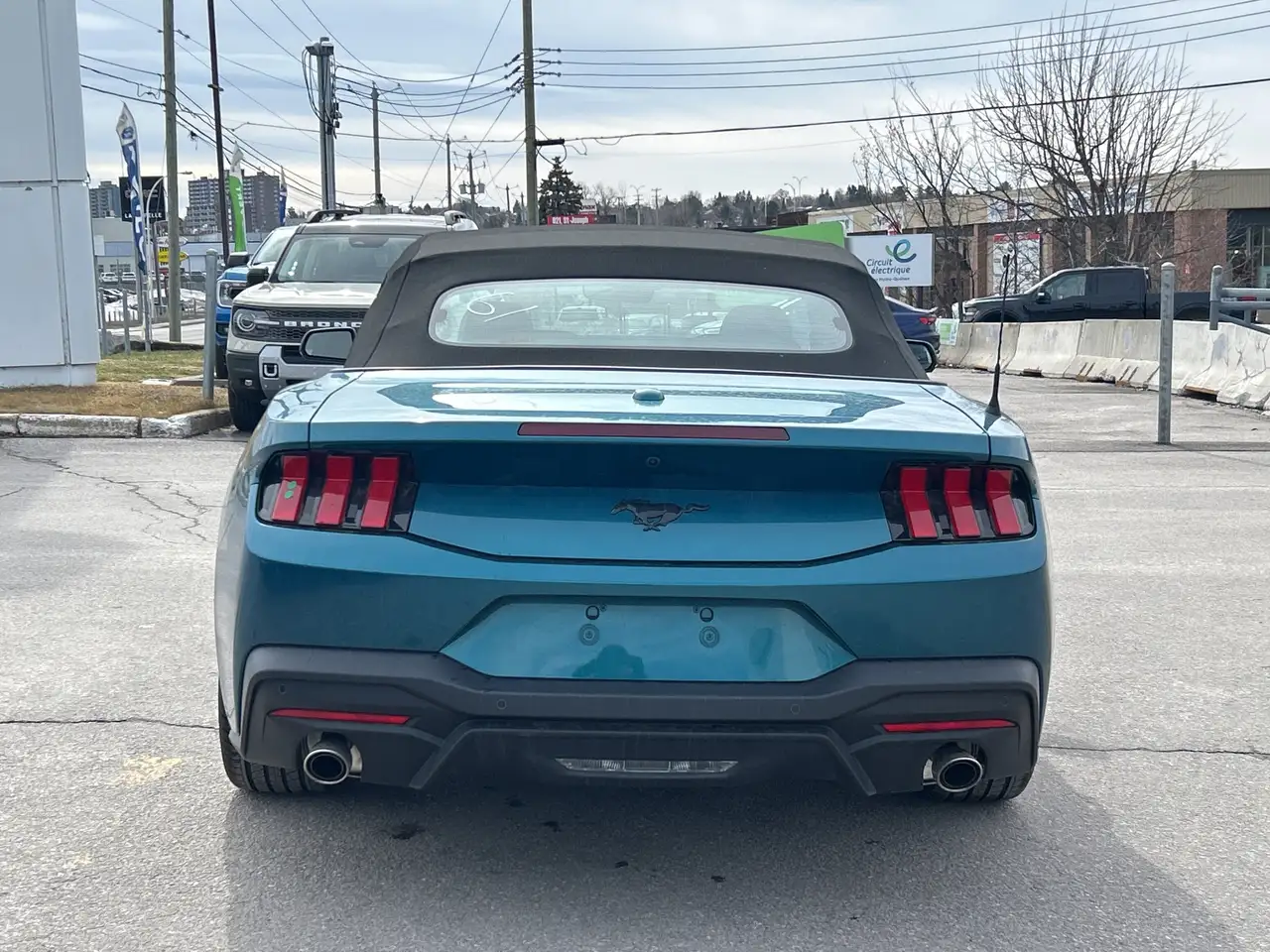 Ford Mustang photo Ford Mustang