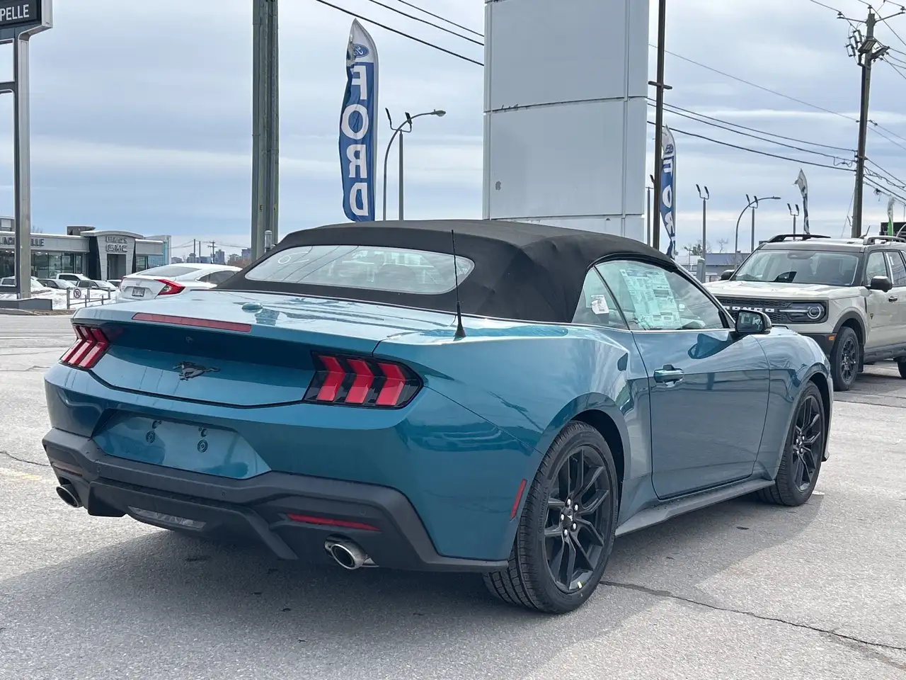 Ford Mustang photo Ford Mustang