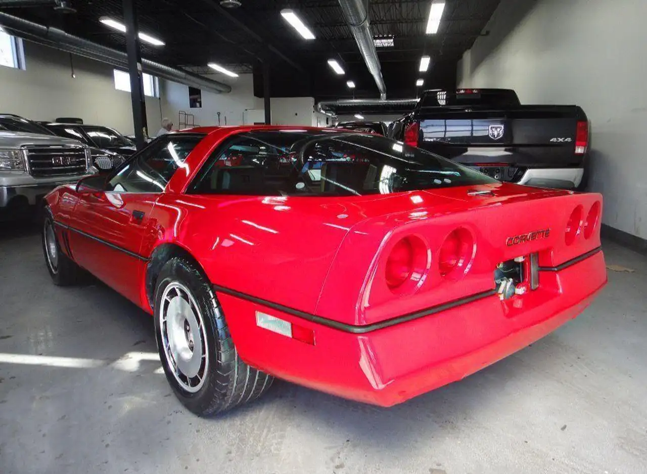Chevrolet Corvette снимка Chevrolet Corvette