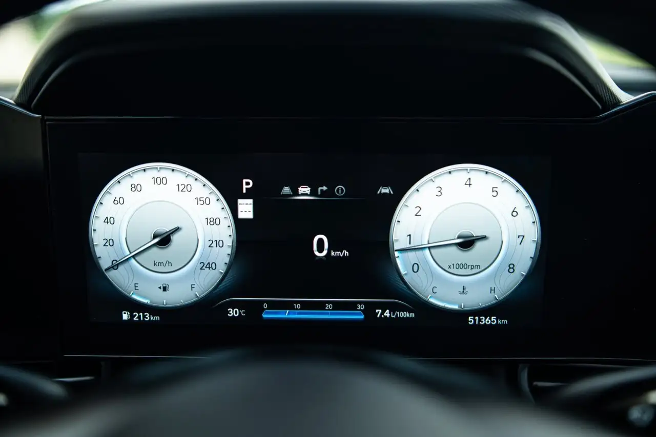 Hyundai ELANTRA photo Hyundai ELANTRA