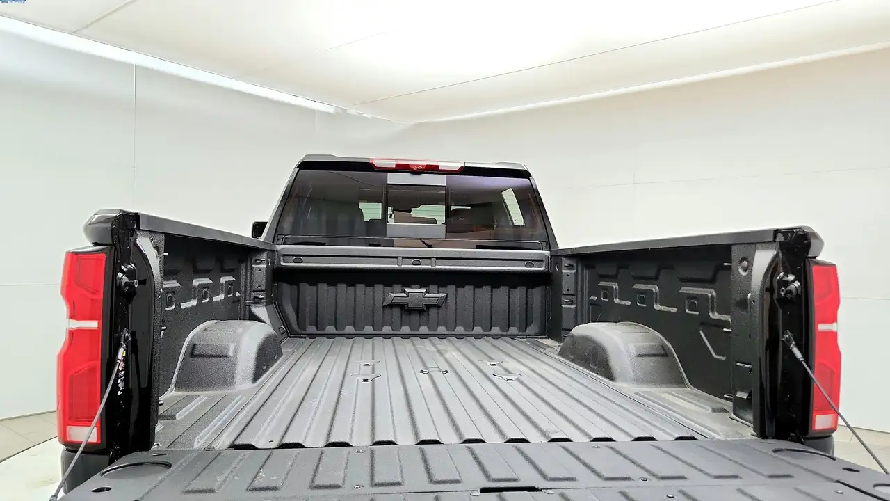 Chevrolet Silverado 2500 photo Chevrolet Silverado 2500