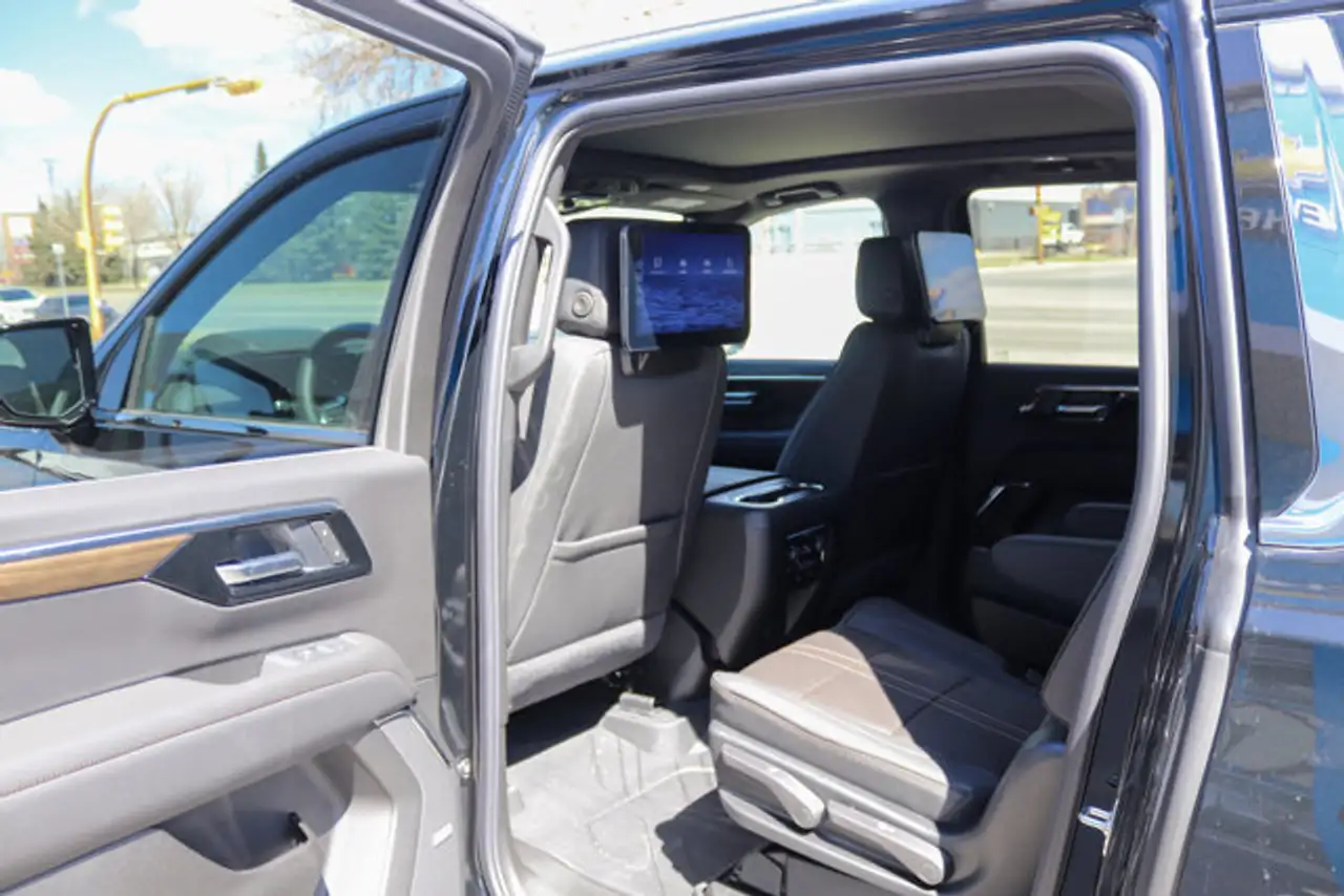 Chevrolet Suburban снимка Chevrolet Suburban