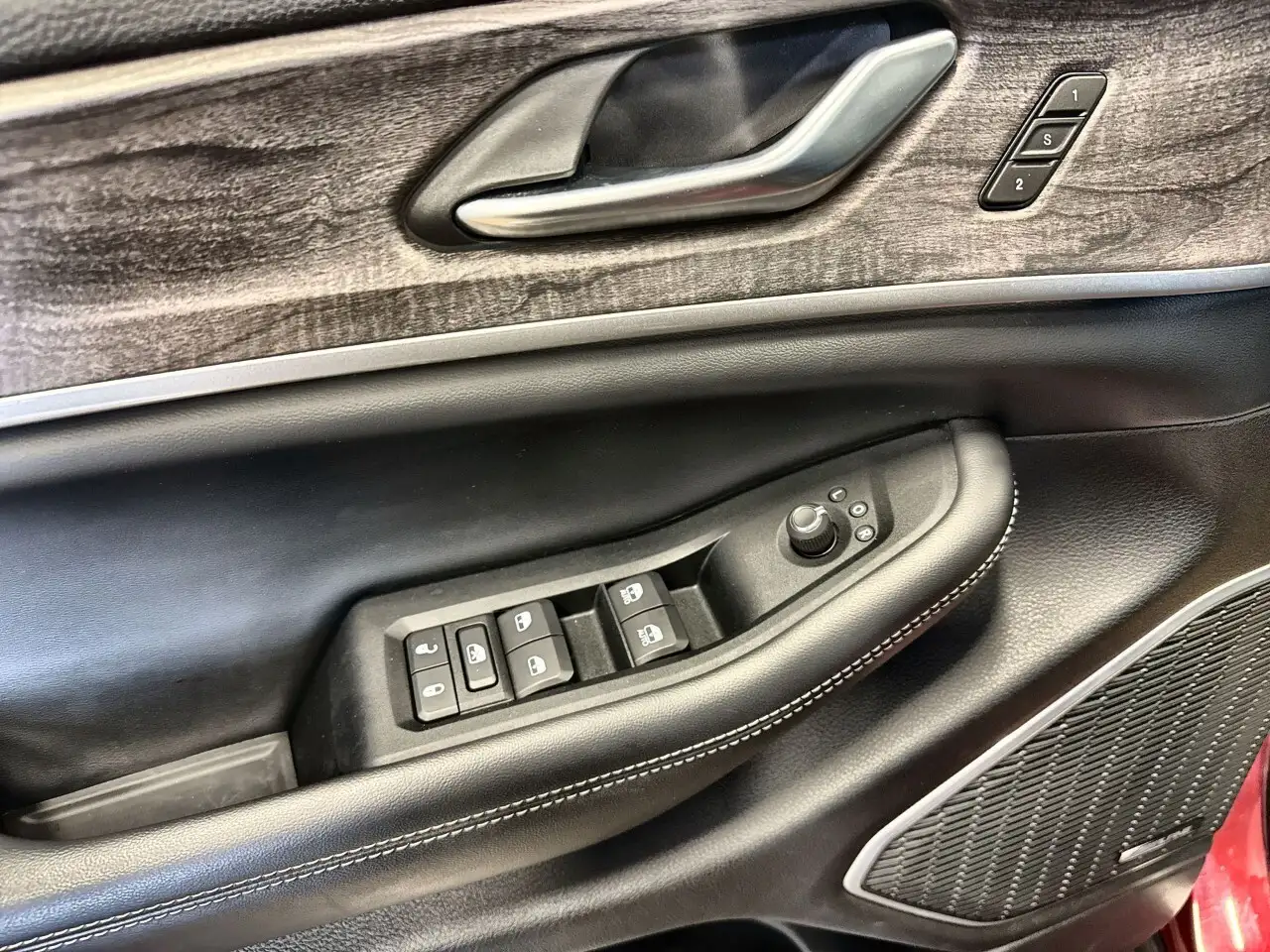 Jeep Grand Cherokee снимка Jeep Grand Cherokee