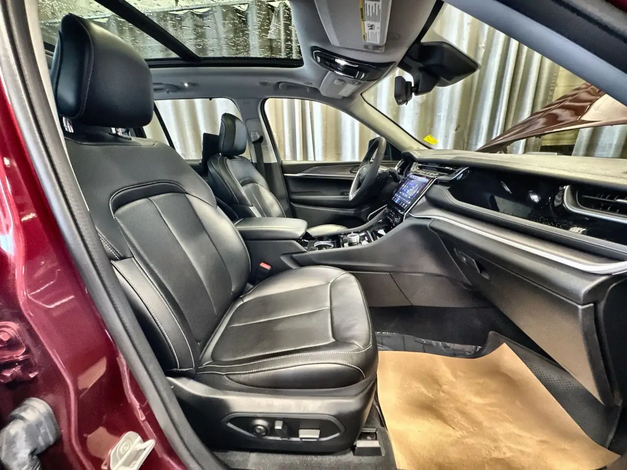 Jeep Grand Cherokee снимка Jeep Grand Cherokee