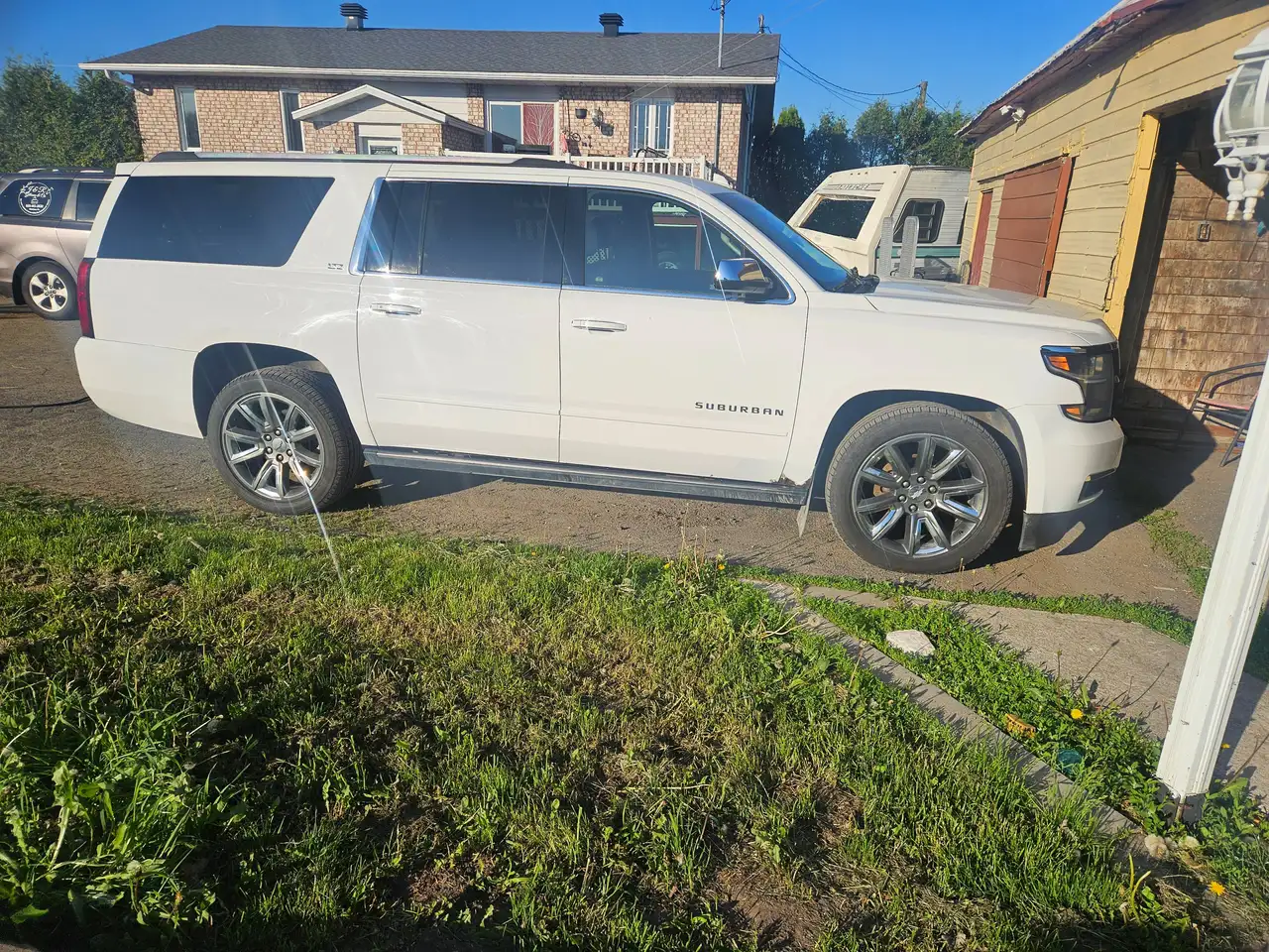 Chevrolet Suburban снимка Chevrolet Suburban