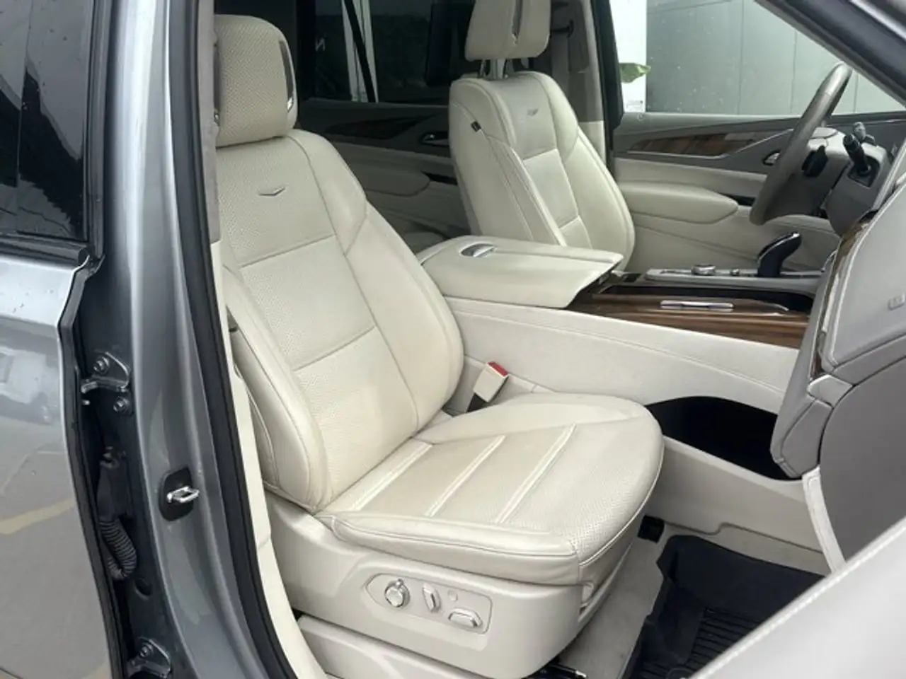 Cadillac Escalade photo Cadillac Escalade