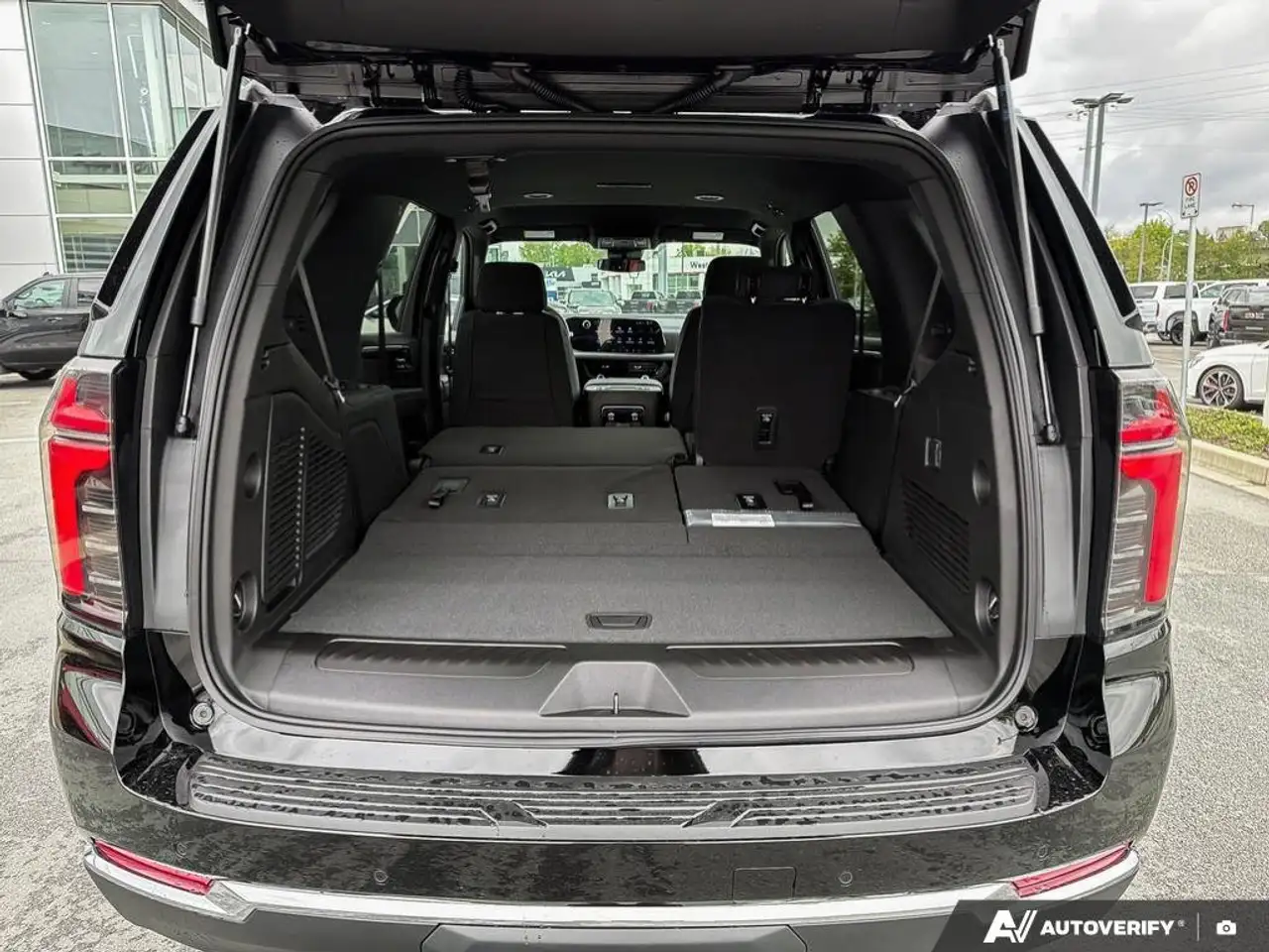Chevrolet Tahoe снимка Chevrolet Tahoe