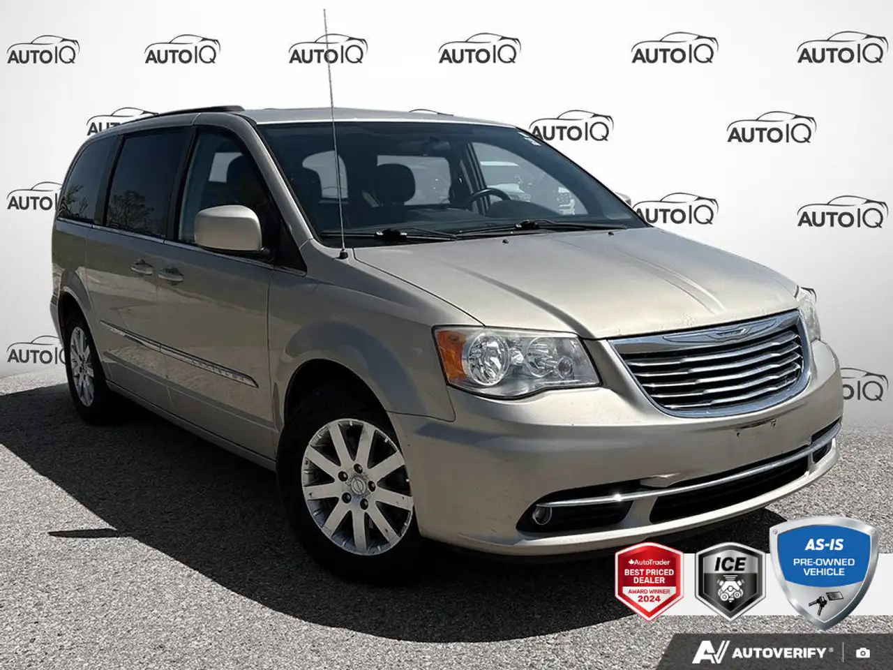 Chrysler Town & Country снимка Chrysler Town & Country