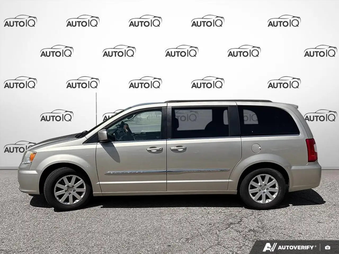 Chrysler Town & Country снимка Chrysler Town & Country