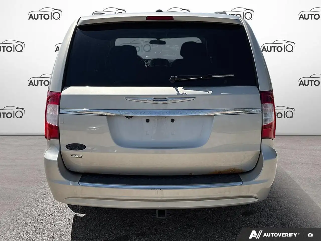 Chrysler Town & Country снимка Chrysler Town & Country
