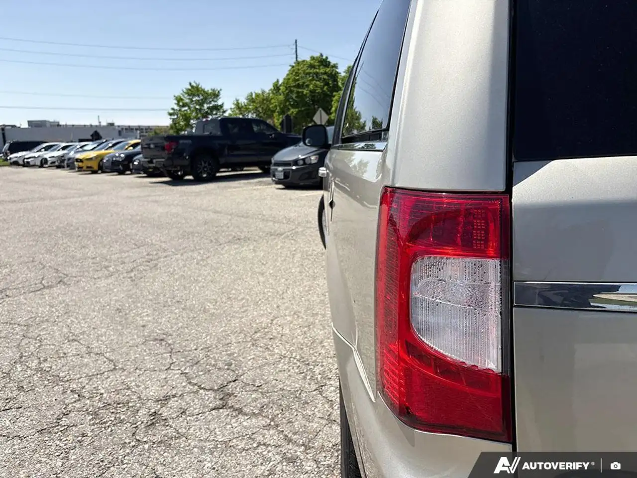 Chrysler Town & Country снимка Chrysler Town & Country