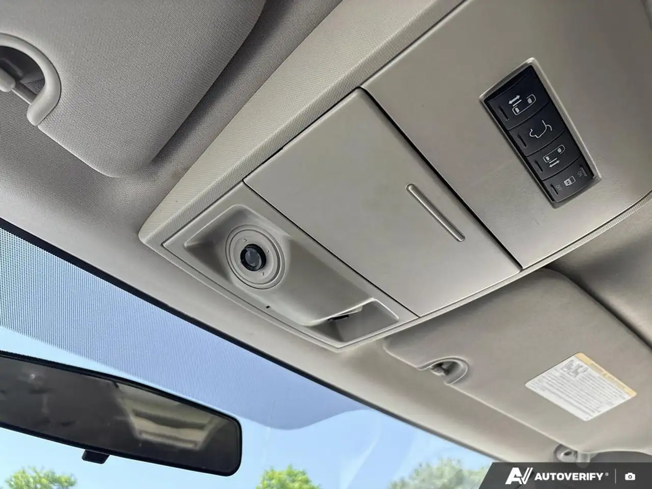 Chrysler Town & Country снимка Chrysler Town & Country