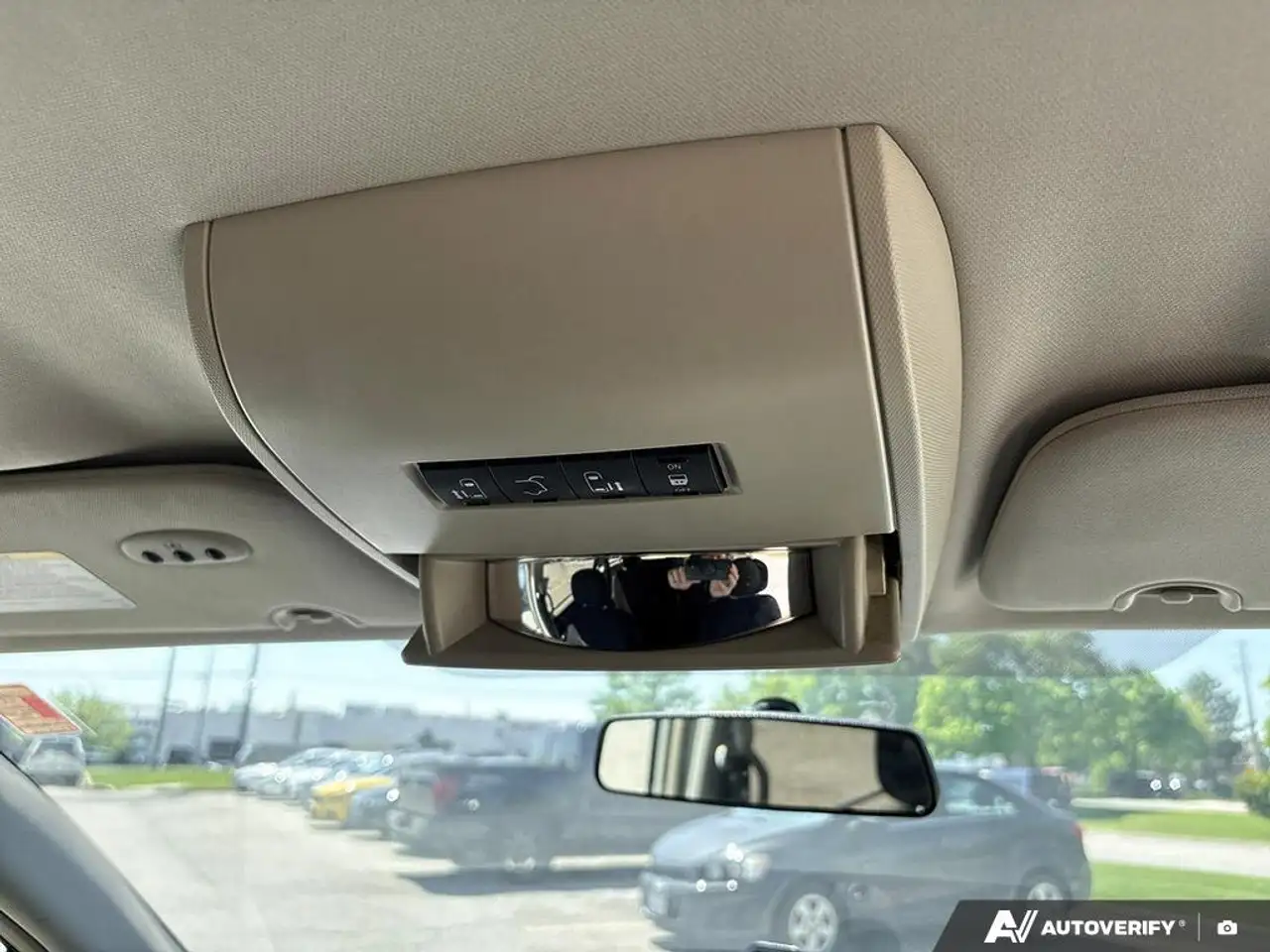 Chrysler Town & Country снимка Chrysler Town & Country