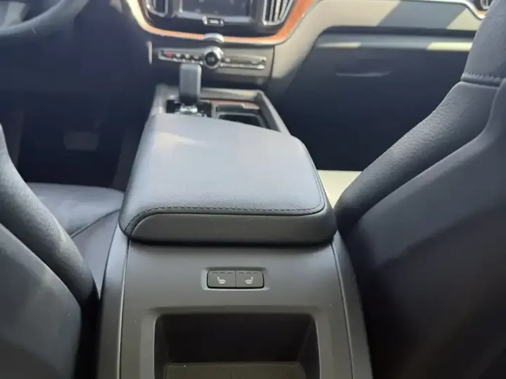 Volvo XC60 снимка Volvo XC60