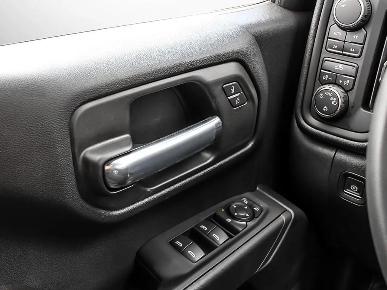 Chevrolet Silverado 1500 photo Chevrolet Silverado 1500