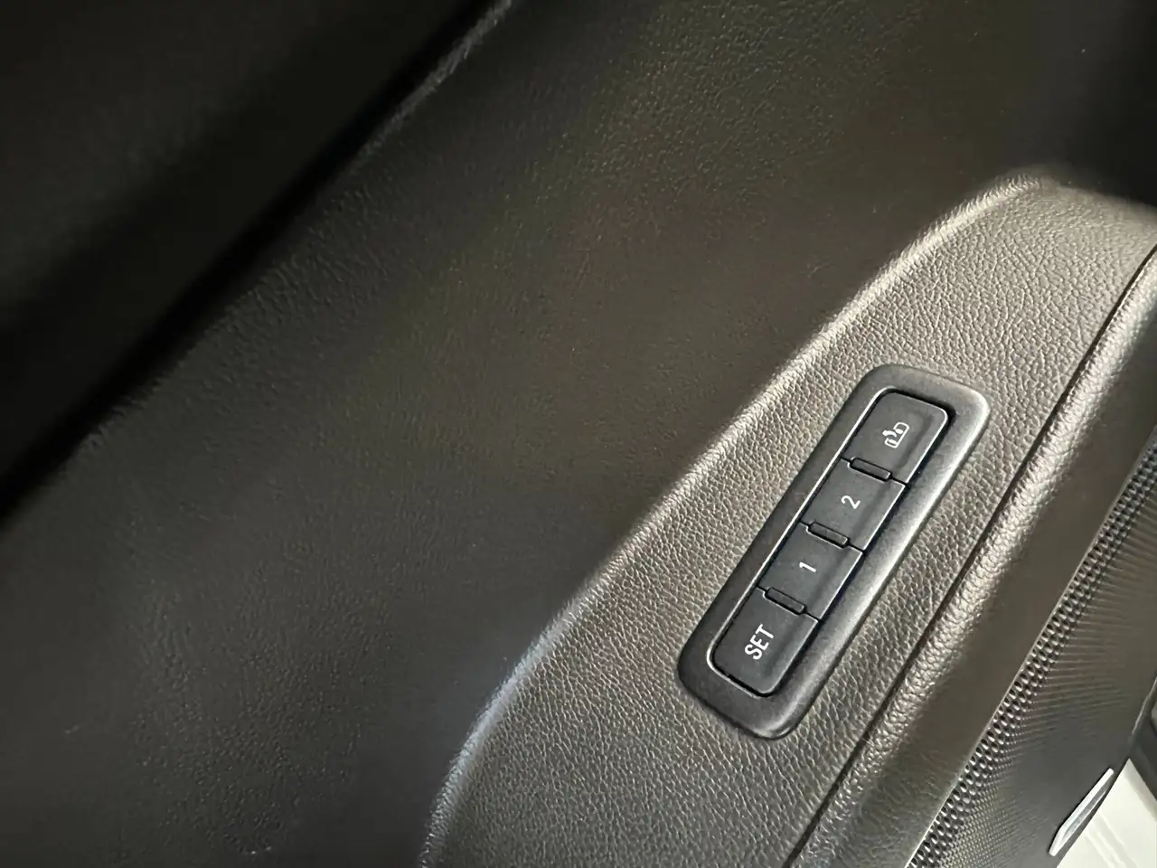 Chevrolet Tahoe photo Chevrolet Tahoe