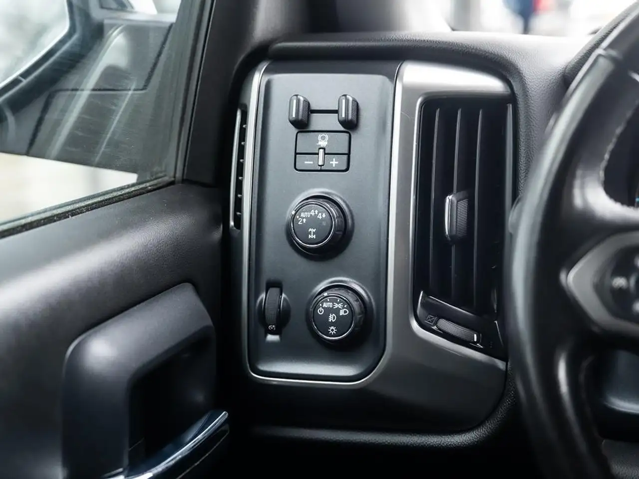 Chevrolet Silverado 1500 photo Chevrolet Silverado 1500