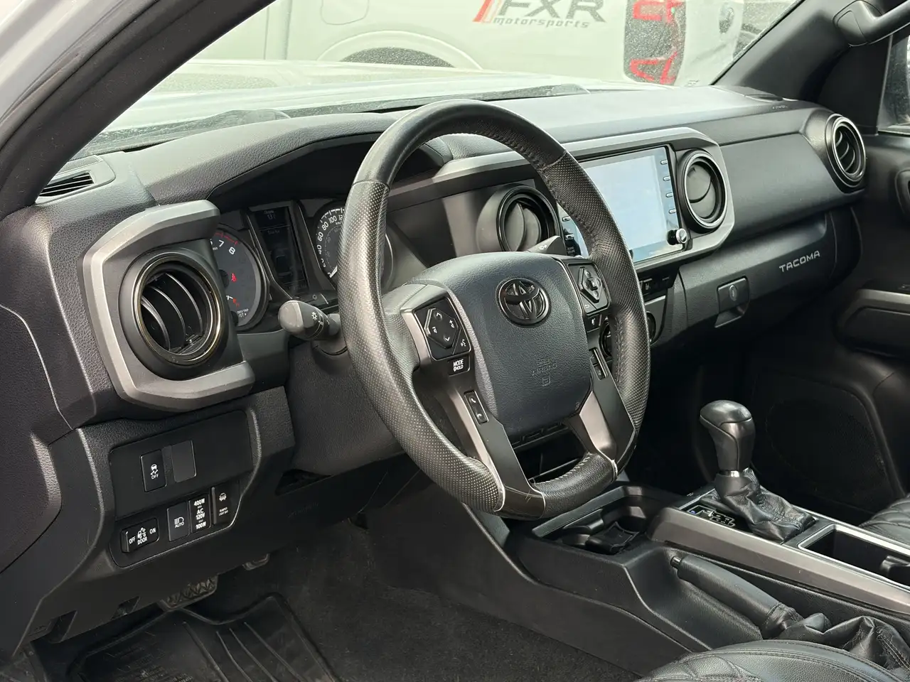 Toyota Tacoma снимка Toyota Tacoma