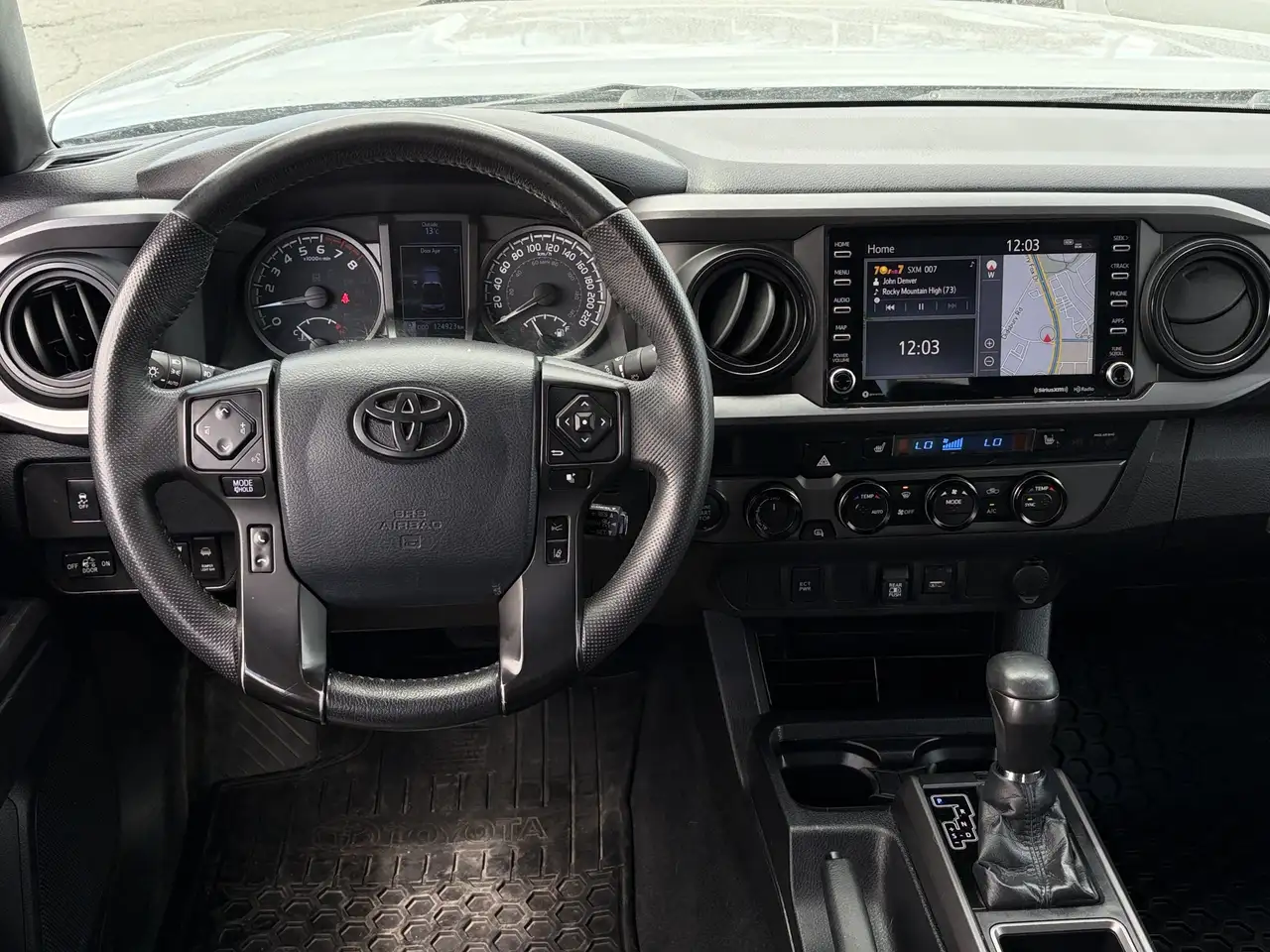 Toyota Tacoma снимка Toyota Tacoma