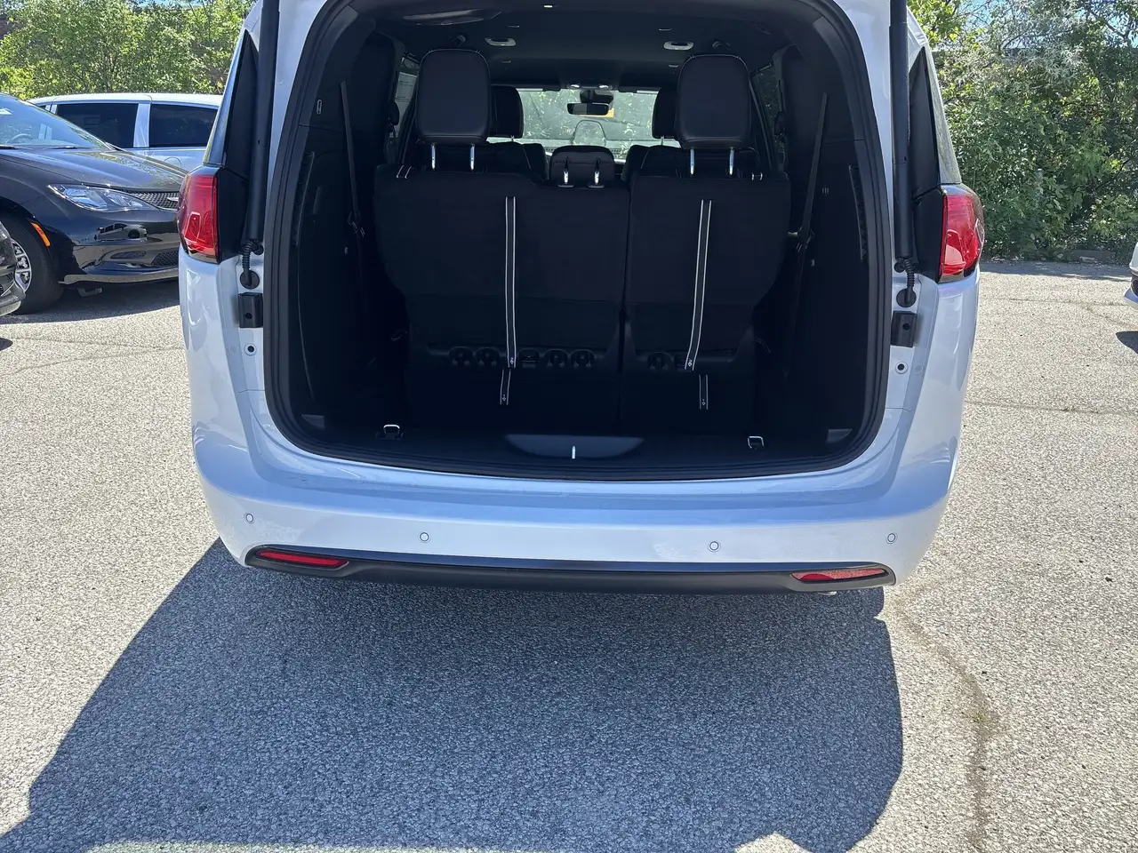 Chrysler Grand Caravan снимка Chrysler Grand Caravan