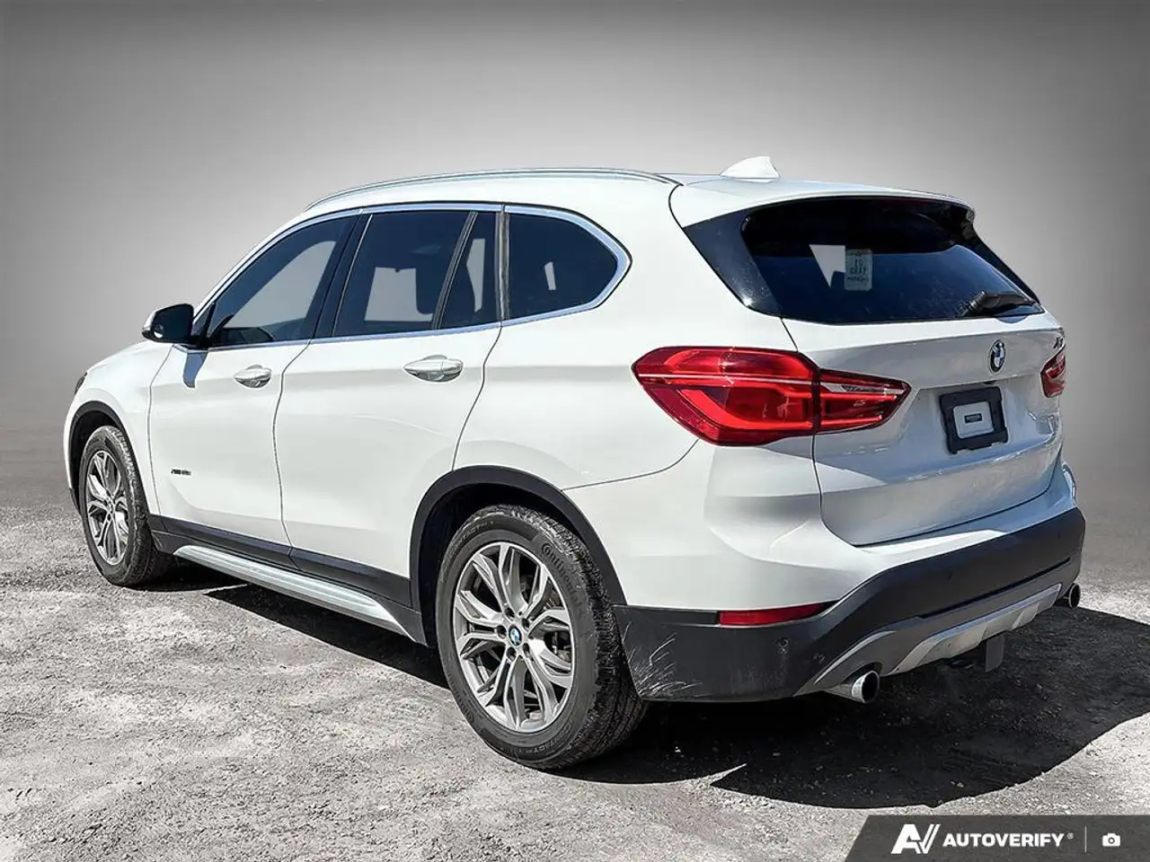 BMW X1 photo BMW X1