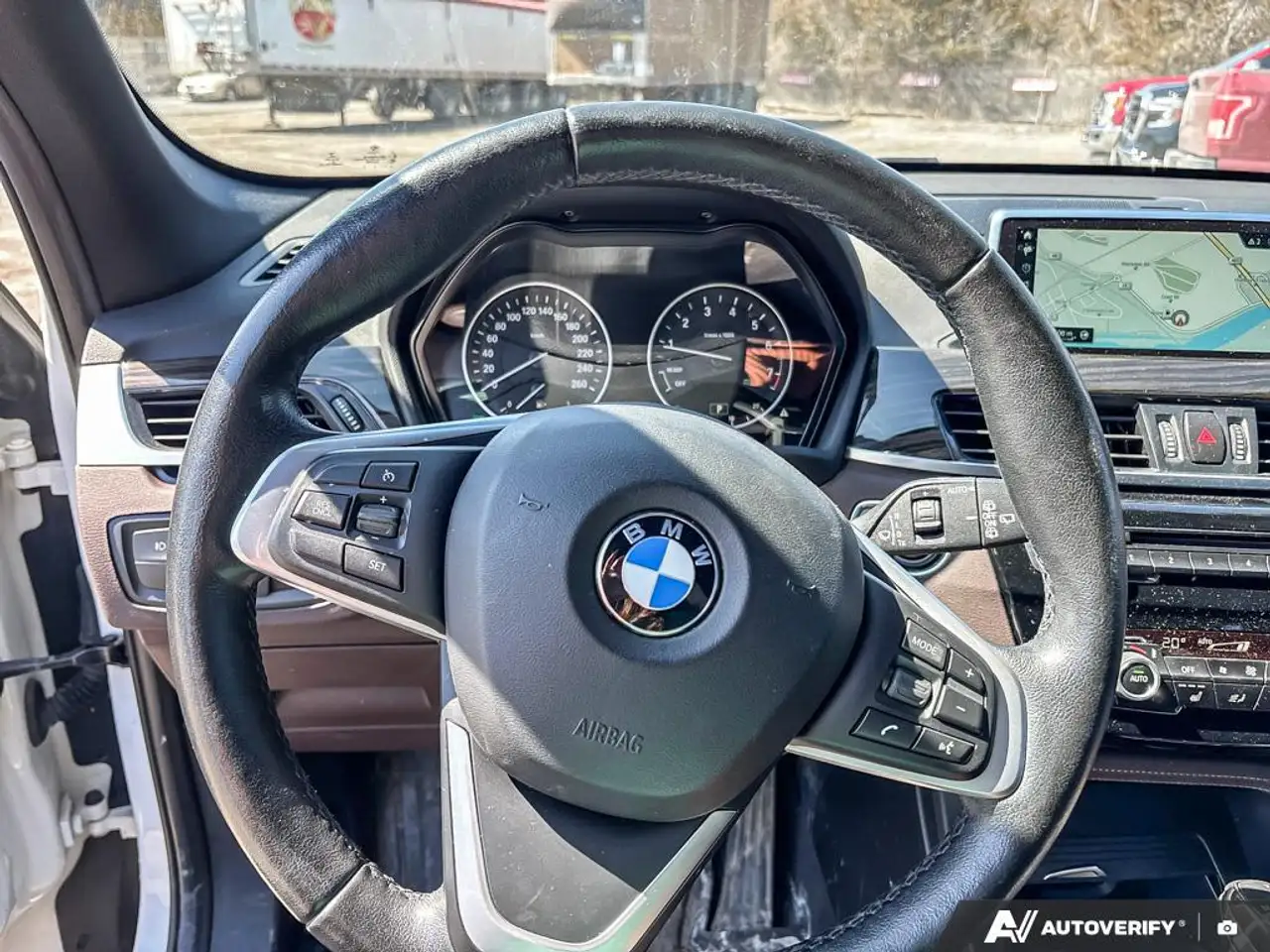 BMW X1 photo BMW X1