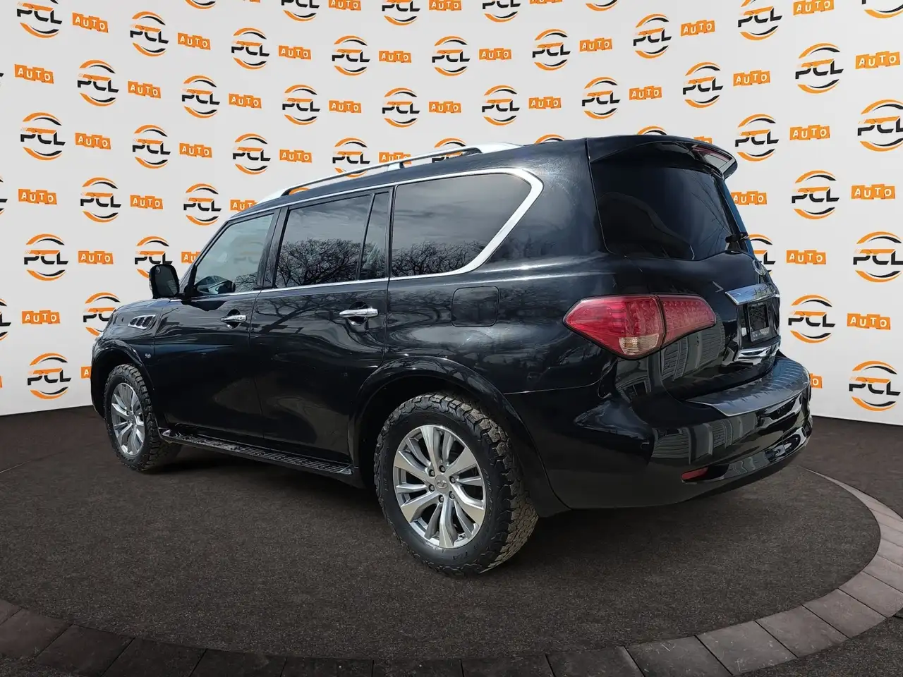 Infiniti QX80 снимка Infiniti QX80