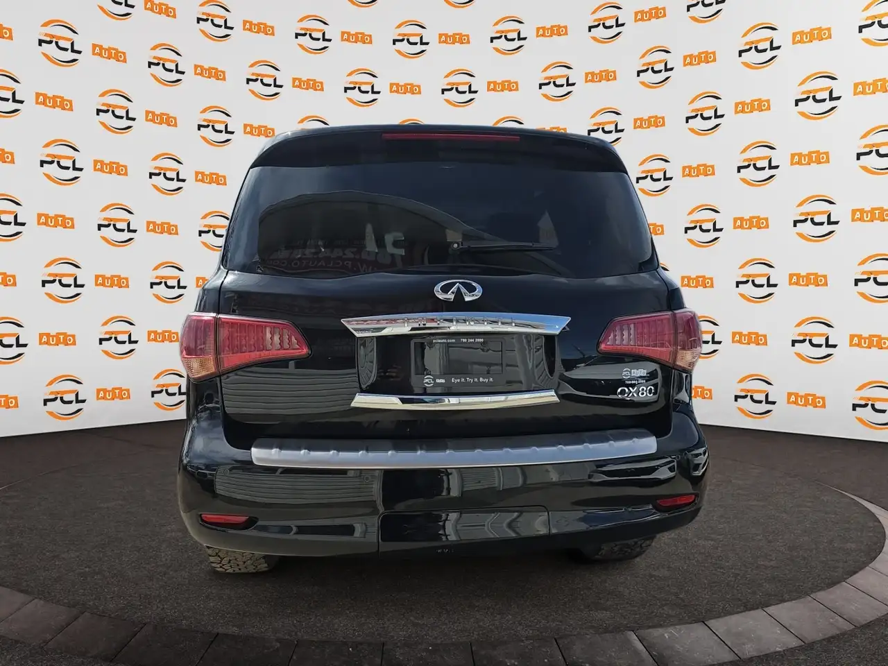 Infiniti QX80 снимка Infiniti QX80