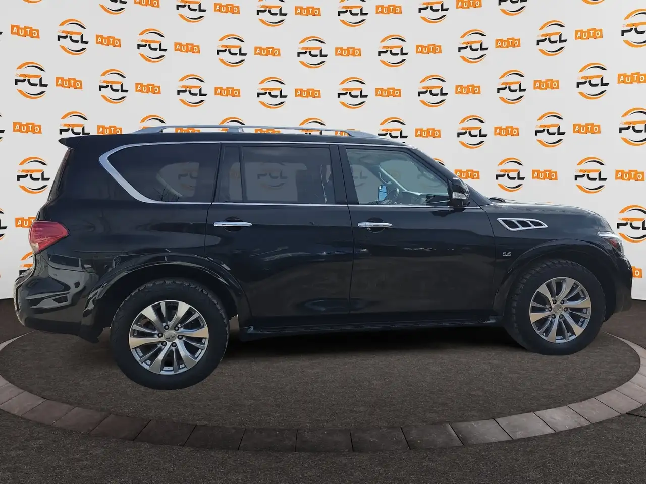 Infiniti QX80 снимка Infiniti QX80