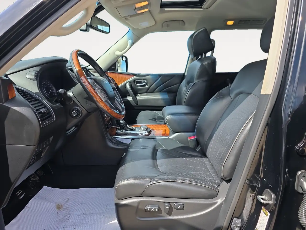 Infiniti QX80 снимка Infiniti QX80