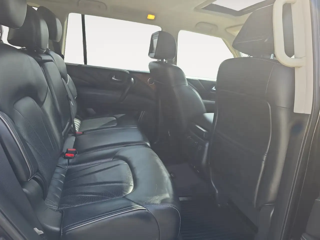 Infiniti QX80 снимка Infiniti QX80