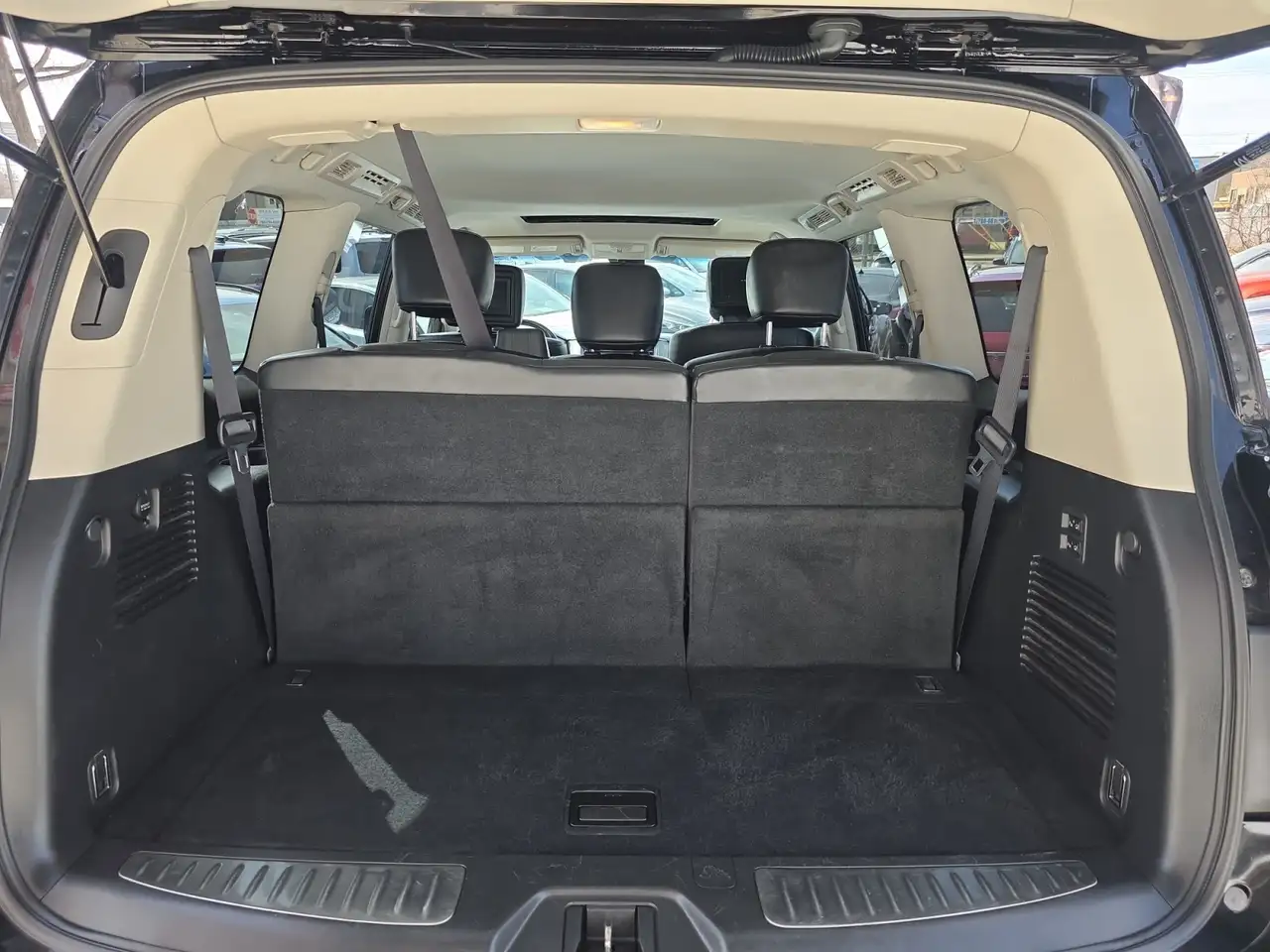 Infiniti QX80 снимка Infiniti QX80