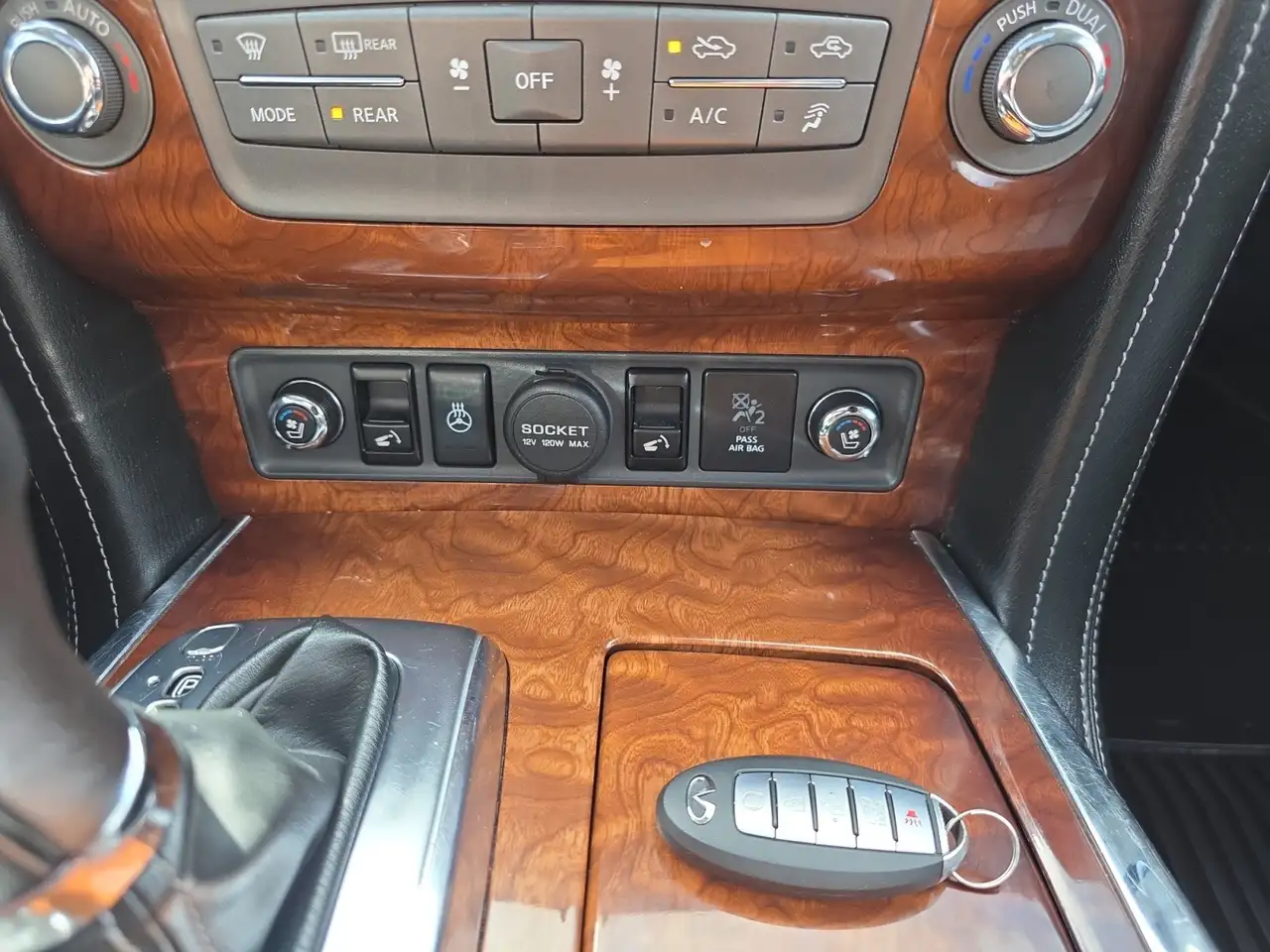 Infiniti QX80 снимка Infiniti QX80