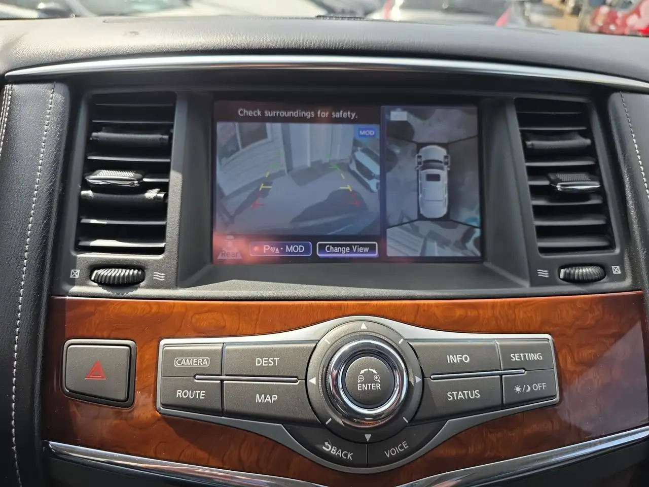 Infiniti QX80 снимка Infiniti QX80