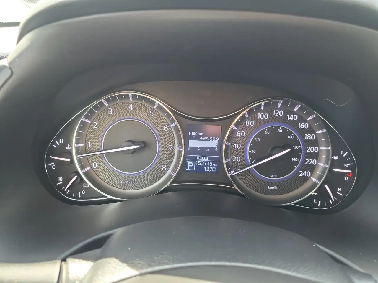 Infiniti QX80 снимка Infiniti QX80