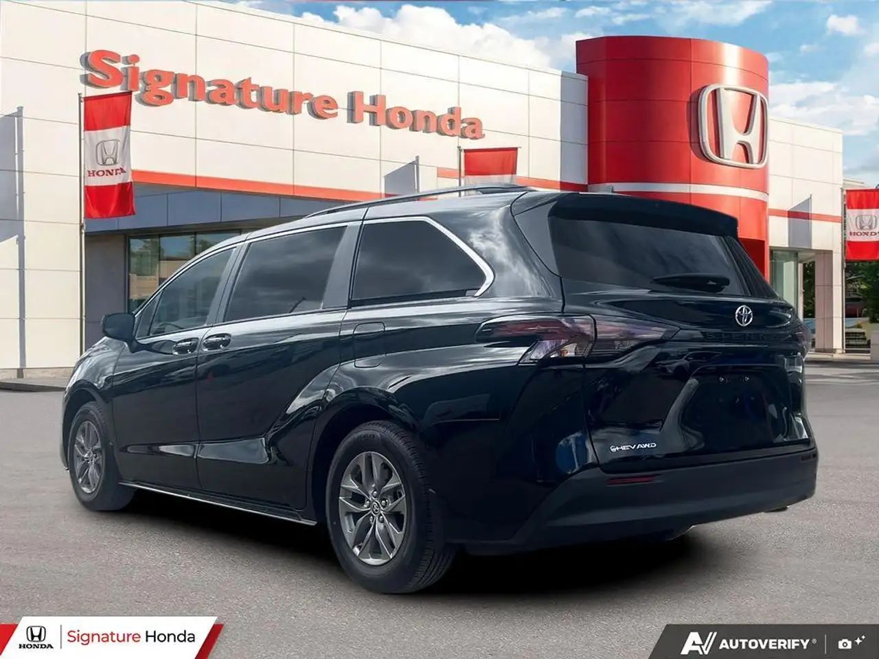 Toyota Sienna снимка Toyota Sienna