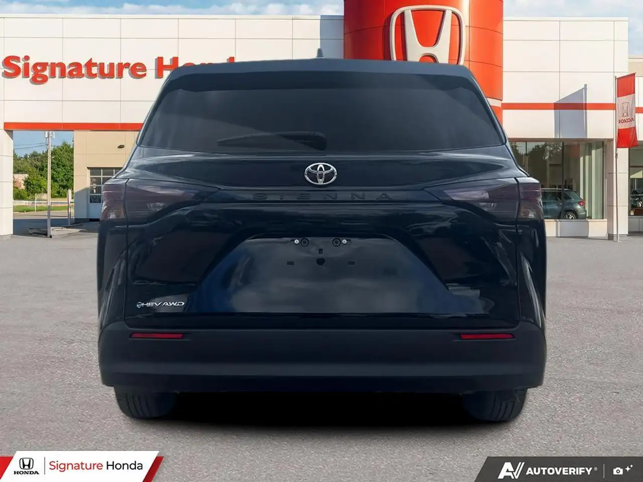 Toyota Sienna снимка Toyota Sienna