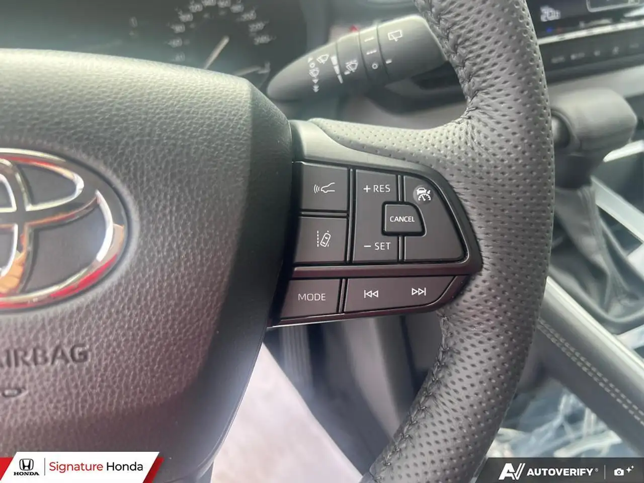 Toyota Sienna снимка Toyota Sienna