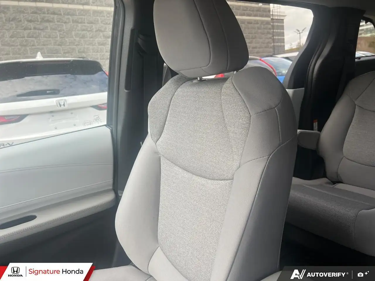 Toyota Sienna снимка Toyota Sienna